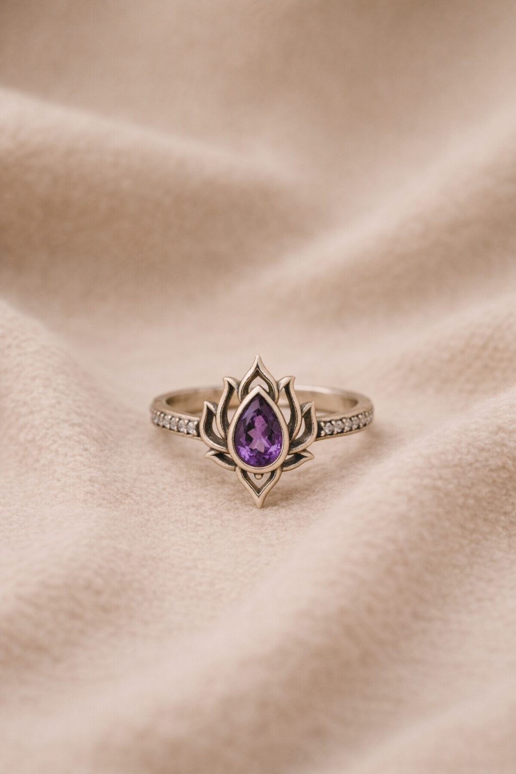 Recomango Lotus Amethyst Renewal Ring